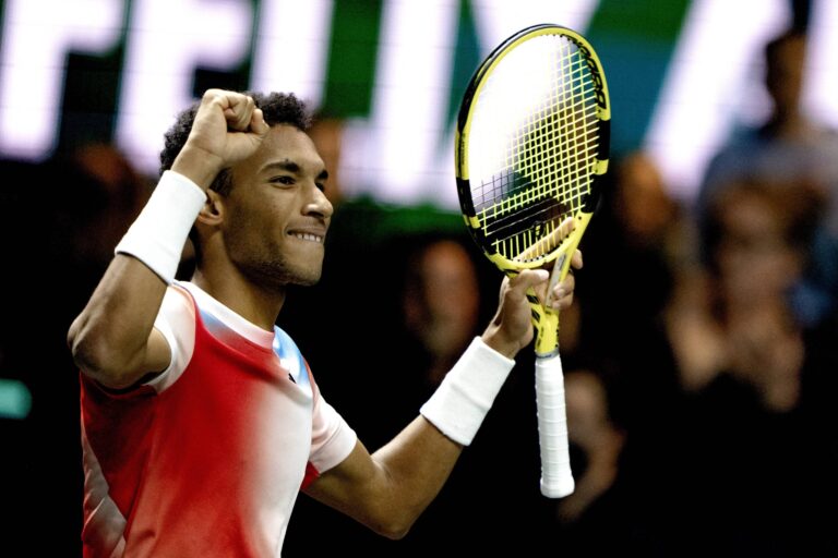 Canadense Auger-Aliassime bate Tsitsipas e ganha primeiro ATP da carreira