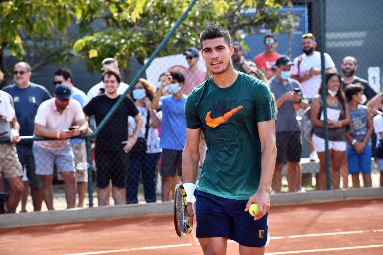 Espanhol Carlos Alcaraz estreia no Rio Open 2022 nesta segunda-feira