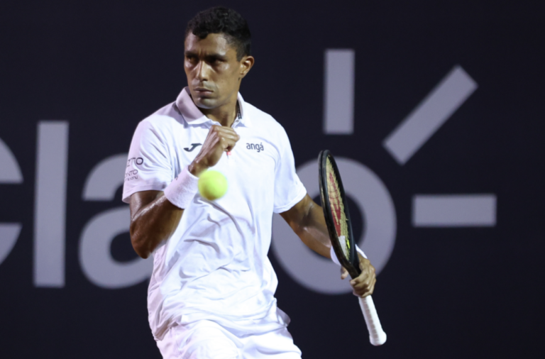 Thiago Monteiro vence argentino e encara Berrettini nas oitavas do Rio Open