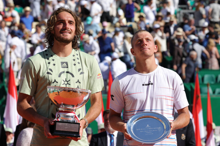 Tsitsipas segue em quinto no ranking da ATP; Davidovich sobe 19 posições