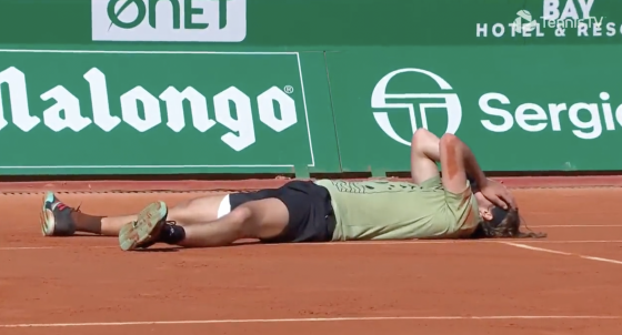 [VÍDEO] O ponto que coroou Tsitsipas como rei do Mónaco pelo segundo ano seguido