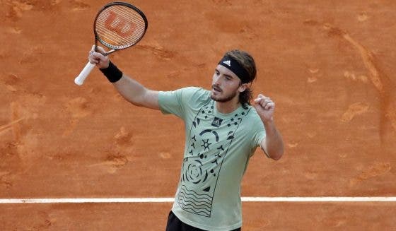 Tsitsipas conquista lugar na história ao lado de ilustres com defesa do título no Mónaco