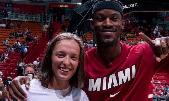 Swiatek festeja salto para o topo do Mundo com direito a receção especial… dos Miami Heat