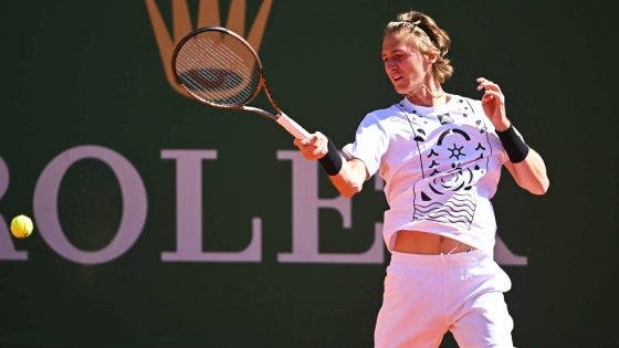 Korda avança em Monte-Carlo e marca duelo aliciante com Alcaraz