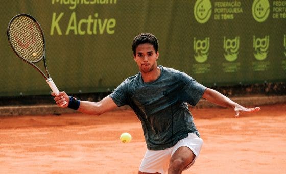 Pedro Araújo teve set points mas cai na primeira ronda do Oeiras Open 2