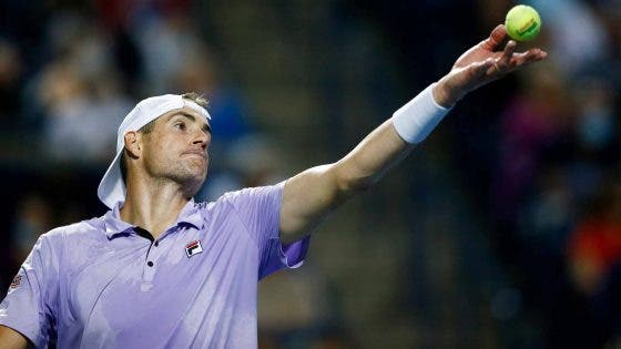 Isner e Opelka defrontam-se em final inesperada… em terra batida