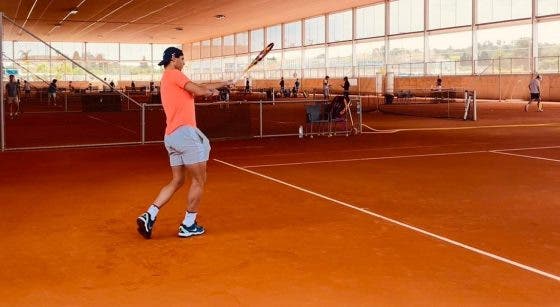 Um mês depois, Nadal está de volta aos courts e já treina em terra batida