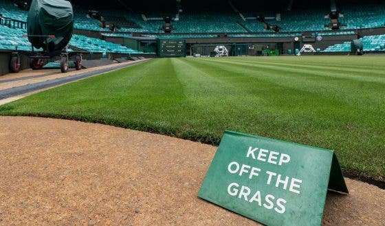 OFICIAL: Wimbledon fecha porta a tenistas russos e bielorrussos em 2022