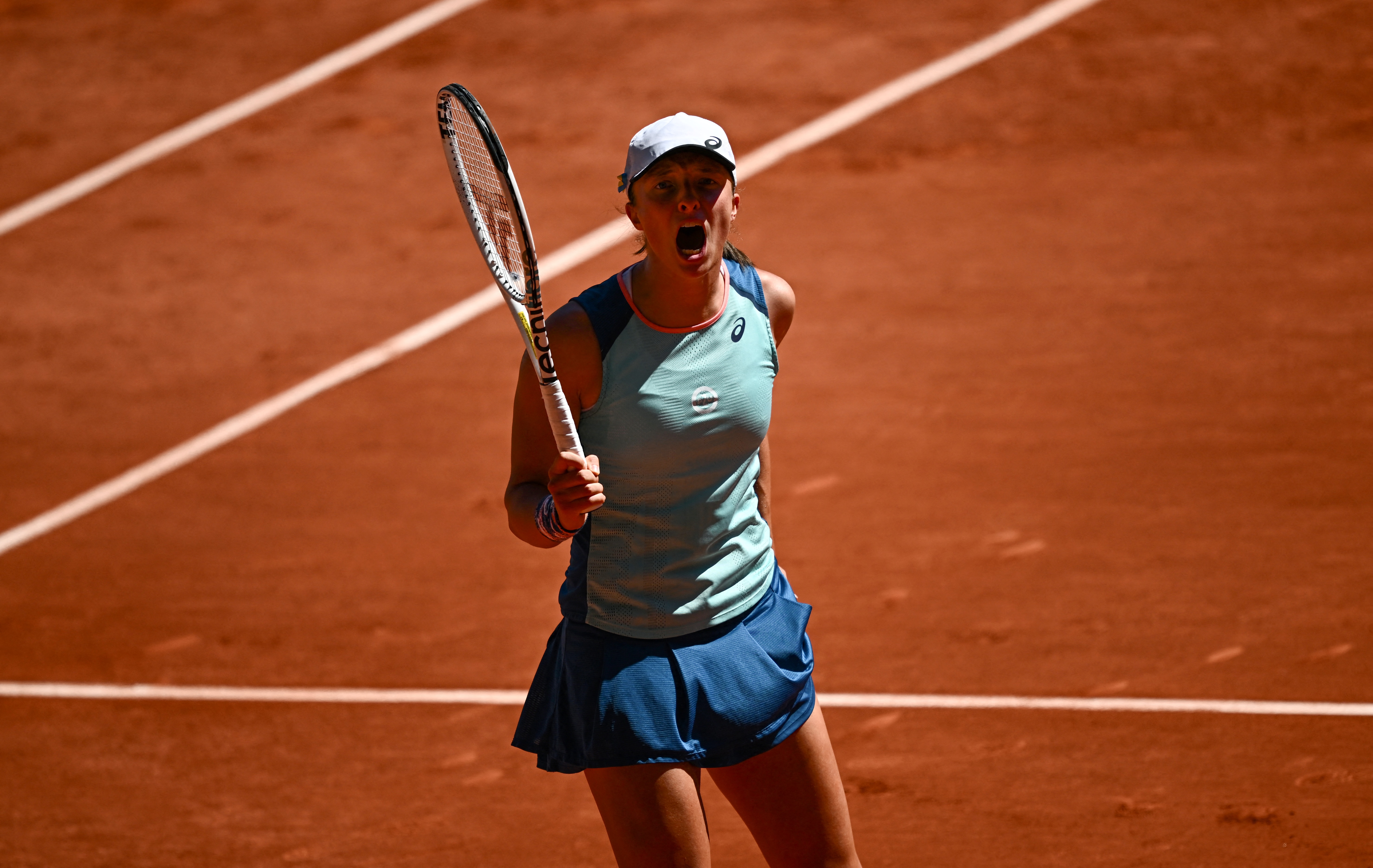 A polonesa Iga Swiatek e a norte-americana Coco Gauff venceram nas semis e se enfrentarão em busca do título em Roland Garros .