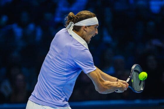 Zverev vence a sétima seguida se aproxima das semis do ATP Finals