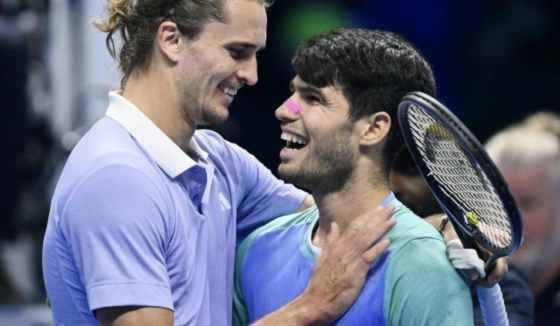 Zverev revela o que disse a Alcaraz que deixou o espanhol a rir junto à rede