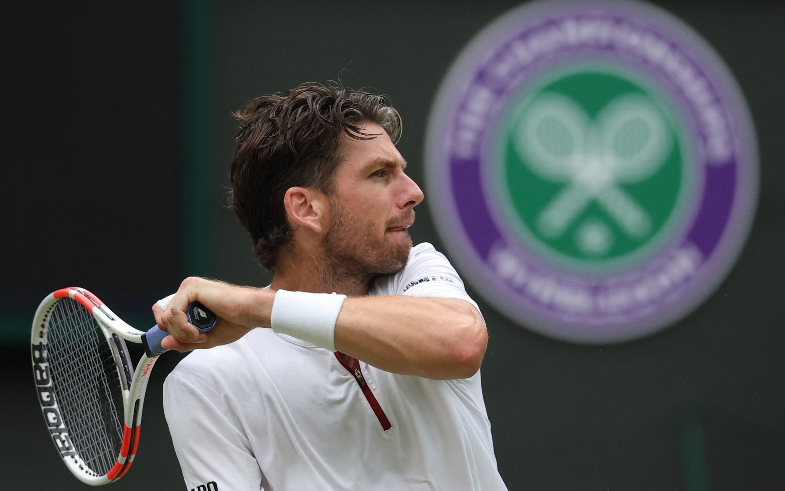 Cameron Norrie hits a forehand
