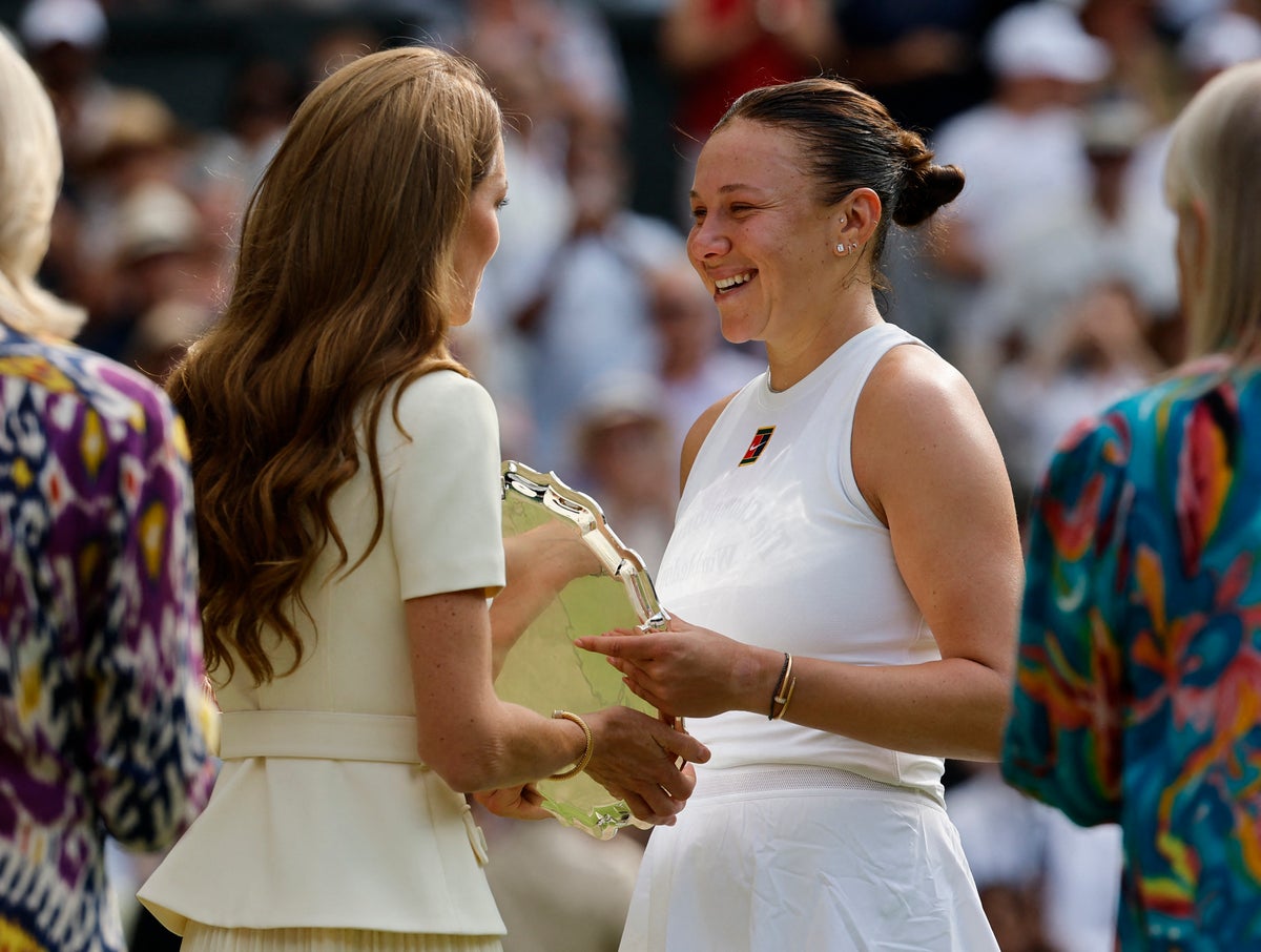 Britain's Catherine, the Duchess of Cambridge presents a trophy to runner up Amanda Anisimova (REUTERS)