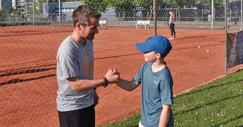 Communication Techniques in Tennis Mental Training