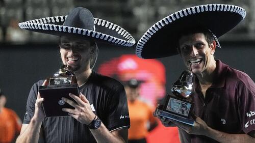 In Mexiko doch noch erfolgreich: Alexander Zverev (l.)