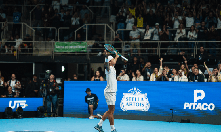 Guto miguel comemorando a vitória no UTS RIO Open