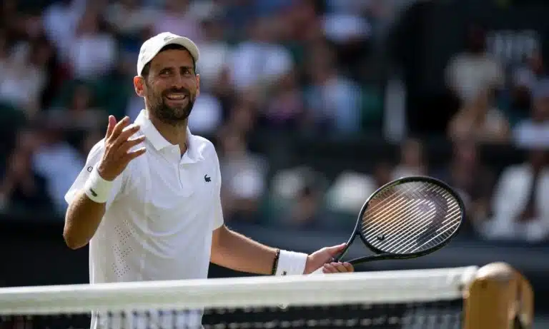 Novak Djokovic x Roman Safiullin em Wimbledon