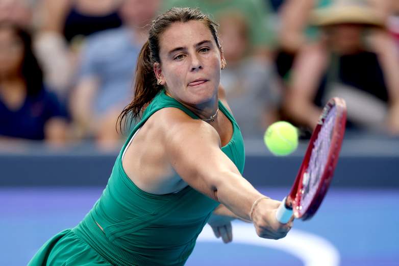 MASON, OHIO - AUGUST 17: Emma Navarro of the United States lunges for a ball while playing Jessica Pegula of the United States during day seven of the Cincinnati Open at the Lindner Family Tennis Center on August 17, 2026 in Mason, Ohio. (Photo by Matthew Stockman/Getty Images)