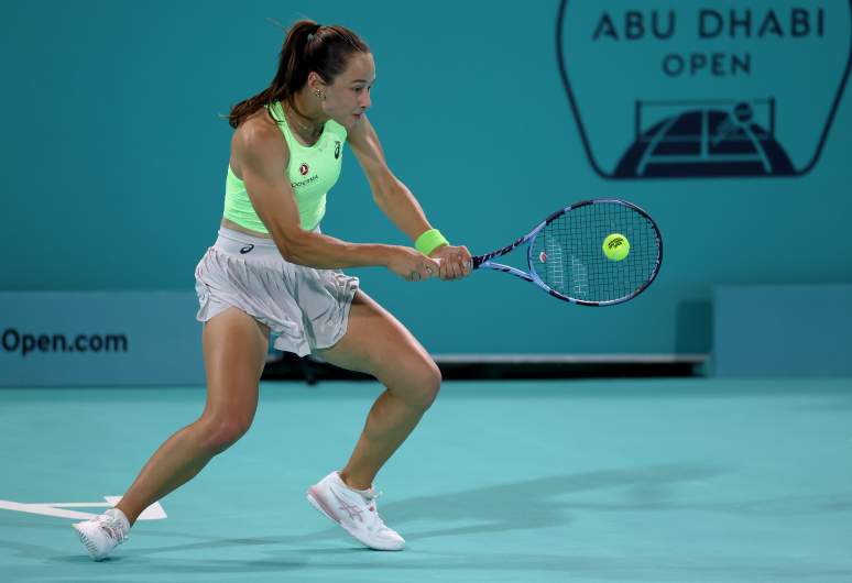 ABU DHABI, UNITED ARAB EMIRATES - FEBRUARY 02: Zeynep Sonmez of Turkey plays a backhand against Alexandra Eala of the Philippines in the first round during day two of the Mubadala Abu Dhabi Open, part of the Hologic WTA Tour, at Zayed Sports City on February 02, 2026 in Abu Dhabi, United Arab Emirates. (Photo by Christopher Pike/Getty Images)