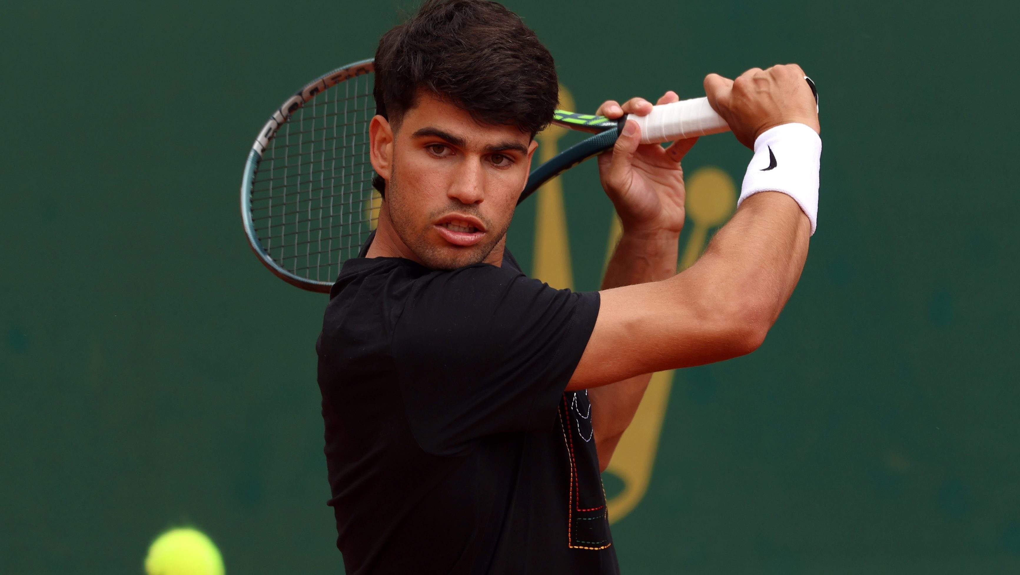 Tennis star Carlos Alcaraz's dating life is back in the spotlight at the 2026 Monte-Carlo Masters.