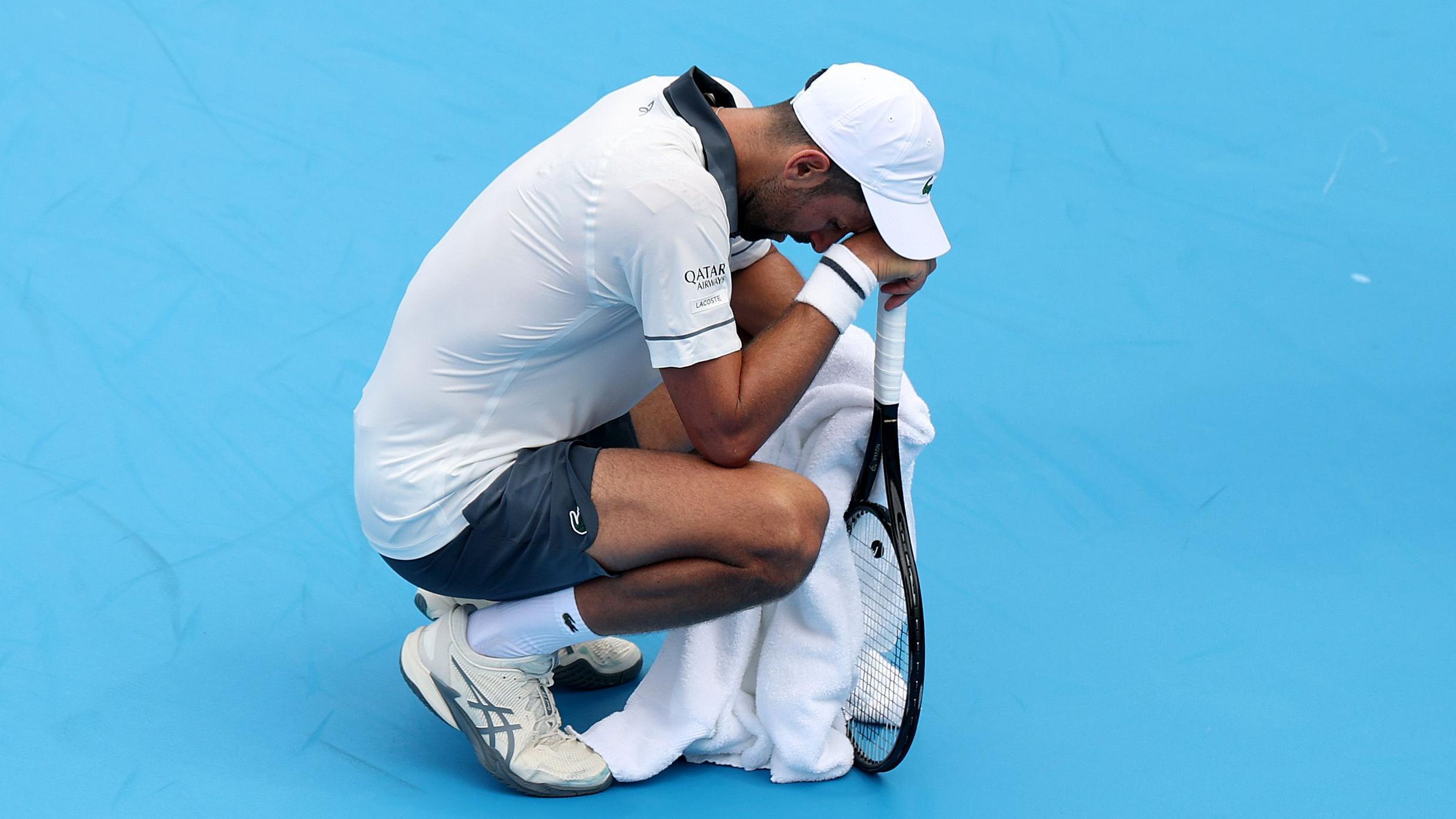 Novak Djokovic struggles with the heat