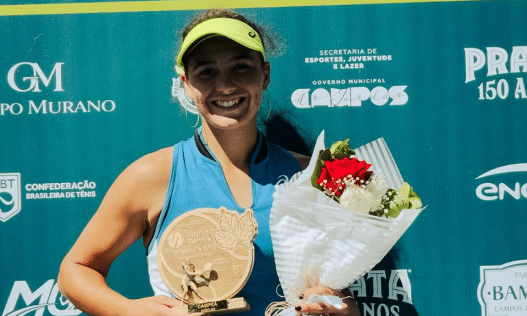 Carolina Bohrer conquista primeiro tĂtulo profissional em Campos do JordĂŁo