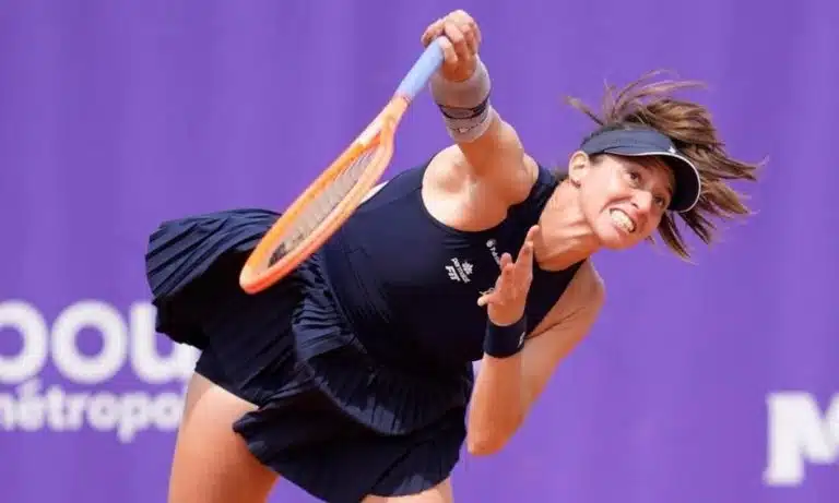 Luisa Stefani realizando saque no WTA 500 de Estrasburgo, US Open, Neal Skupski