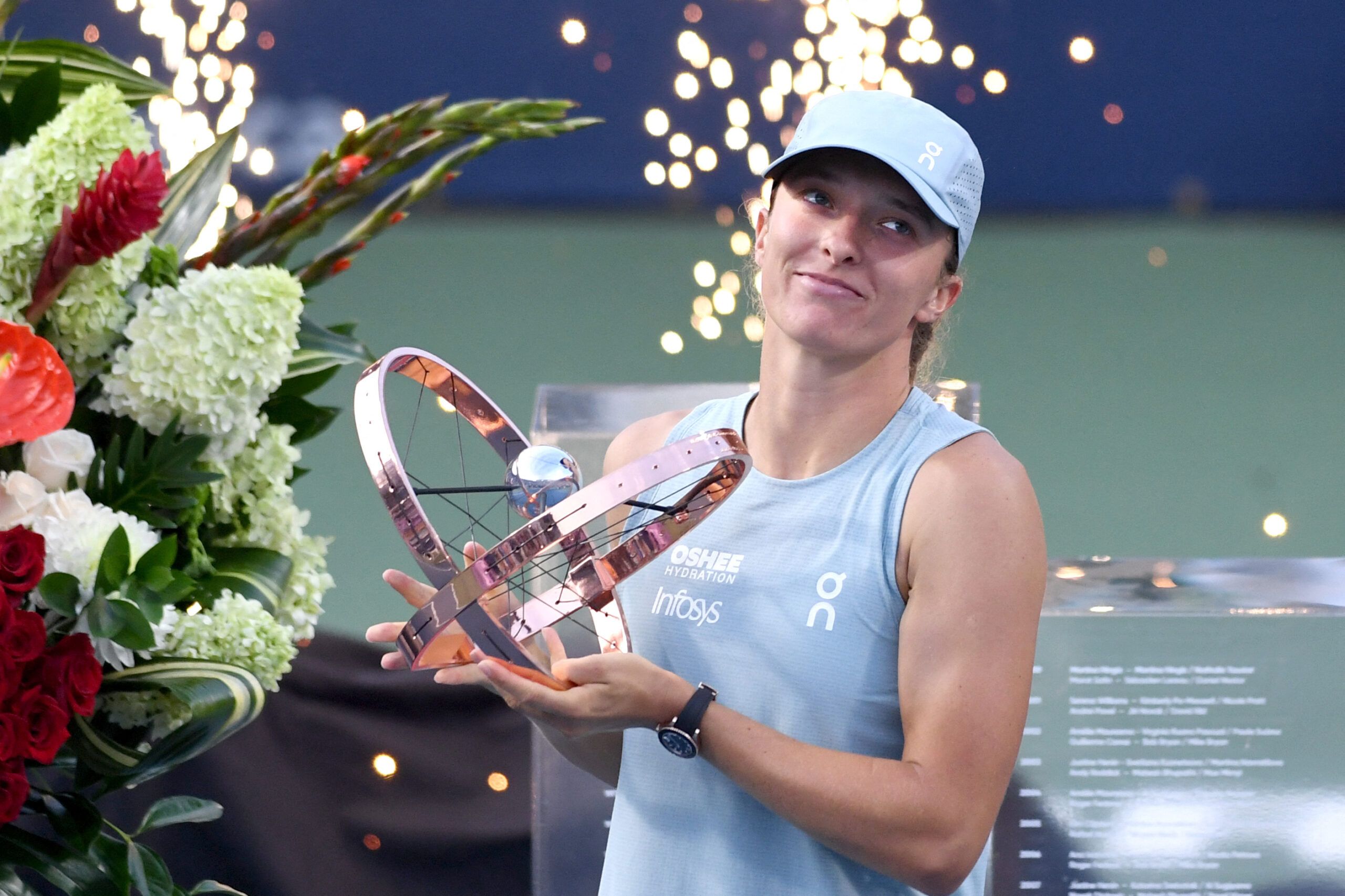 Aug 13, 2026; Toronto, Ontario, Canada; Iga Swiatek (POL) holds the trophy after defeating Elena Rybakina (KAZ) during final round play at Sobeys Stadium. © Dan Hamilton-Imagn Images