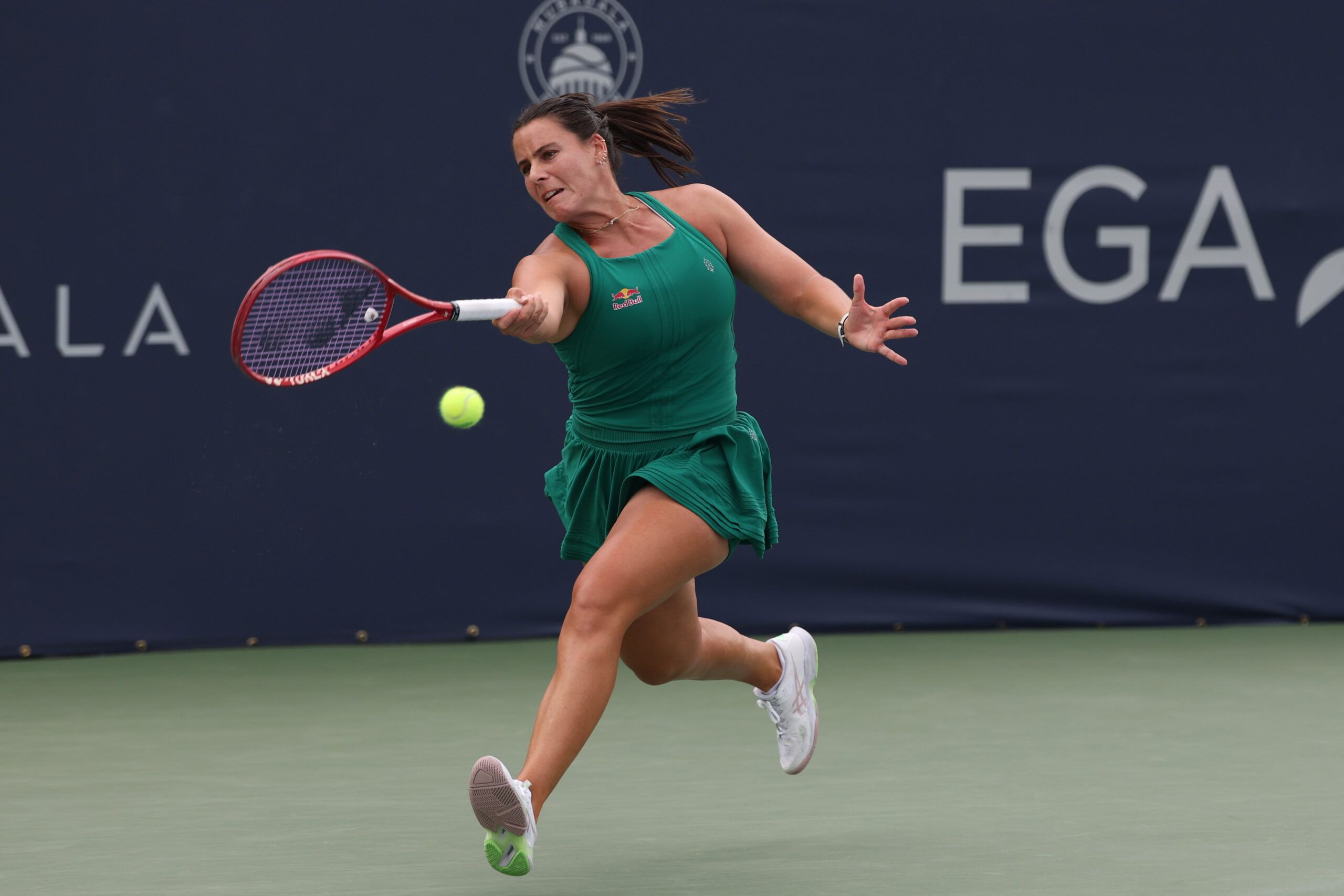 Jul 29, 2026; Washington, D.C., USA; Emma Navarro (USA) hits a forehand against Elisabetta Cocciaretto (ITA) (not pictured) on day three of the 2026 Mubadala DC Open at Rock Creek Park Tennis Center. © Geoff Burke-Imagn Images