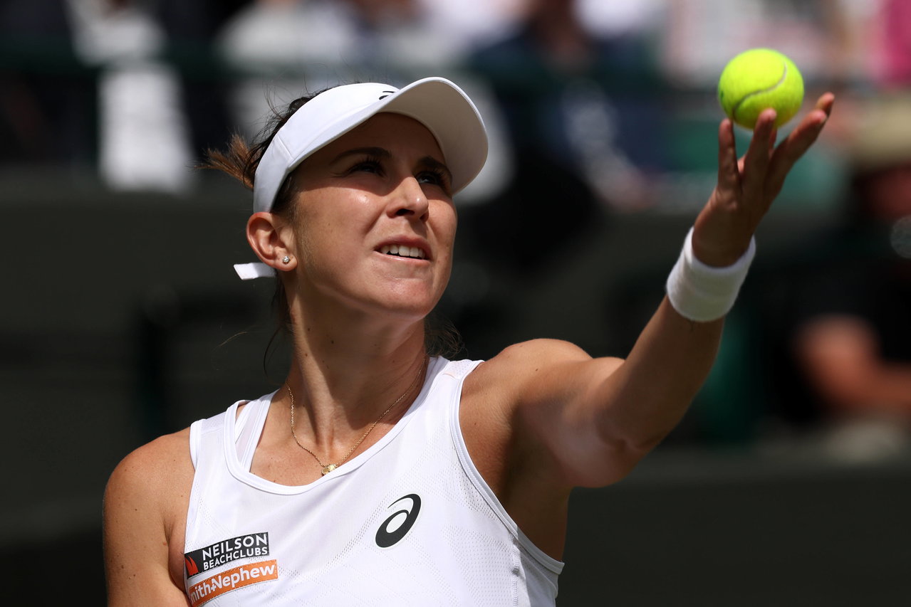 7th July 2025 All England Lawn Tennis and Croquet Club, London, England Wimbledon Tennis Tournament, Day 8 Belinda Bencic SUI serves to Ekaterina Alexandrova RUS PUBLICATIONxNOTxINxUK ActionPlus12811203 JohnxPatrickxFletcher ©IMAGO/Action Plus