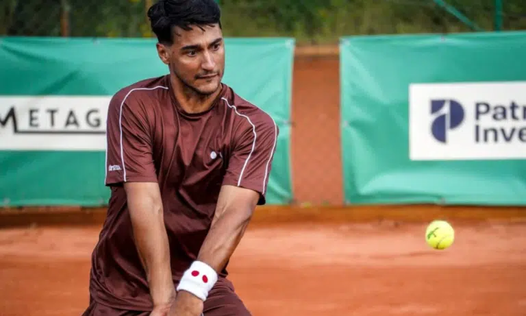 Igor Marcondes durante partida no saibro do Challenger de Tampere, na Finlândia