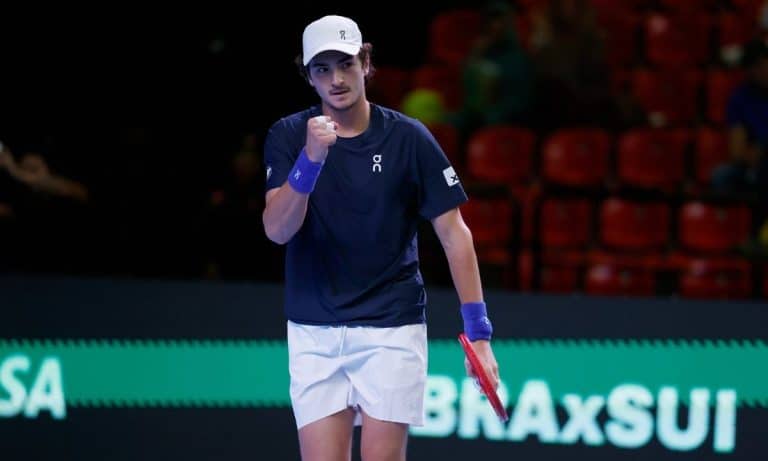 João Fonseca fala sobre lesões e temporada difícil no tênis. Jovem revela emoção de jogar a Copa Davis no Rio de Janeiro e da importância do torneio na carreira