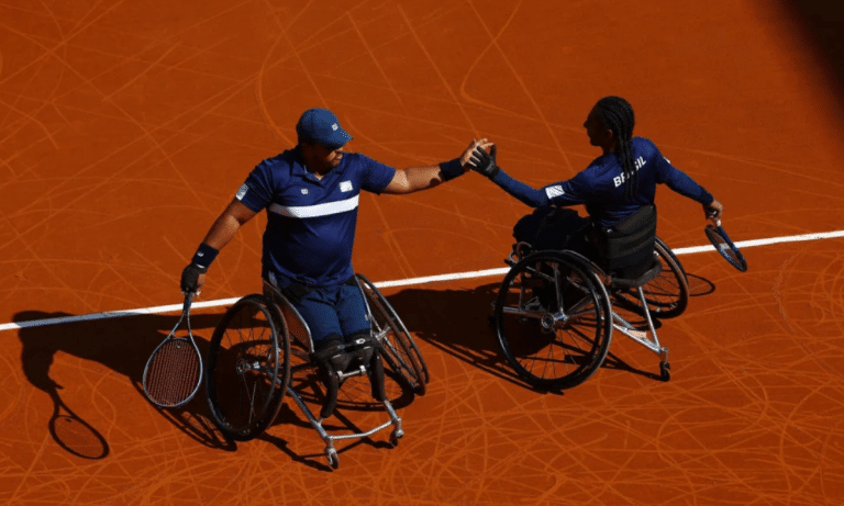 Leandro Pena e Ymanitu Silva em ação pelo Brasil nos Jogos Paralímpicos de Paris, em 2024. (Foto: Silvio Avila/CPB)