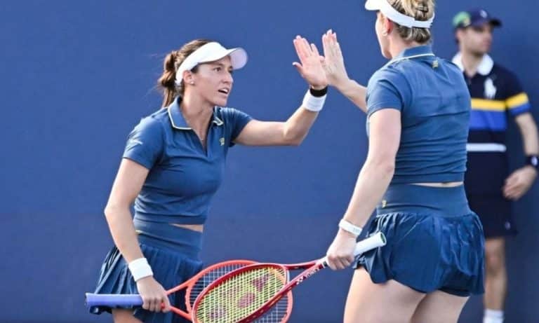 Luisa Stefani e Gabriela Dabrowski em partida no US Open 2026