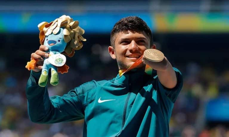 Petrúcio Ferreira no pódio dos Jogos Paralímpicos Rio-2016