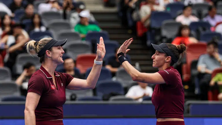 Luisa Stefani em mais uma final de duplas no WTA