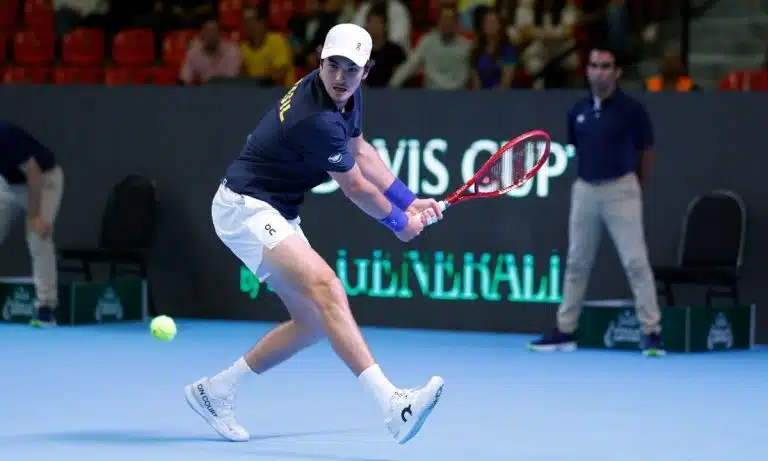 João Fonseca durante partida de Brasil x Suíça na Copa Davis 2026, tênis