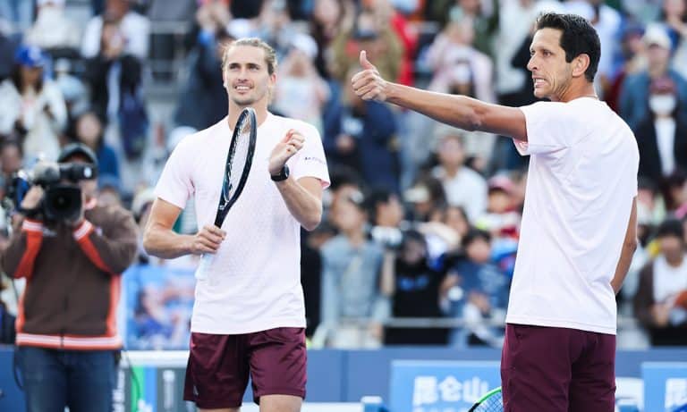 Na imagem, Marcelo Melo e Alexander Zverev celebrando quando venceram em Pequim.