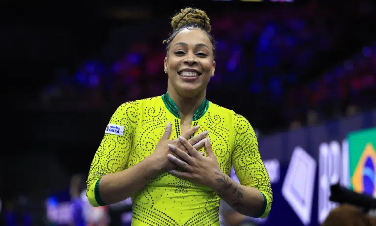 Lorrane Oliveira faz série de solo no Mundial de Ginástica Artística