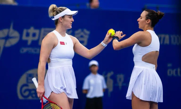 Luisa Stefani e Gabriela Dabrowski no WTA 1000 de Wuhan, na China